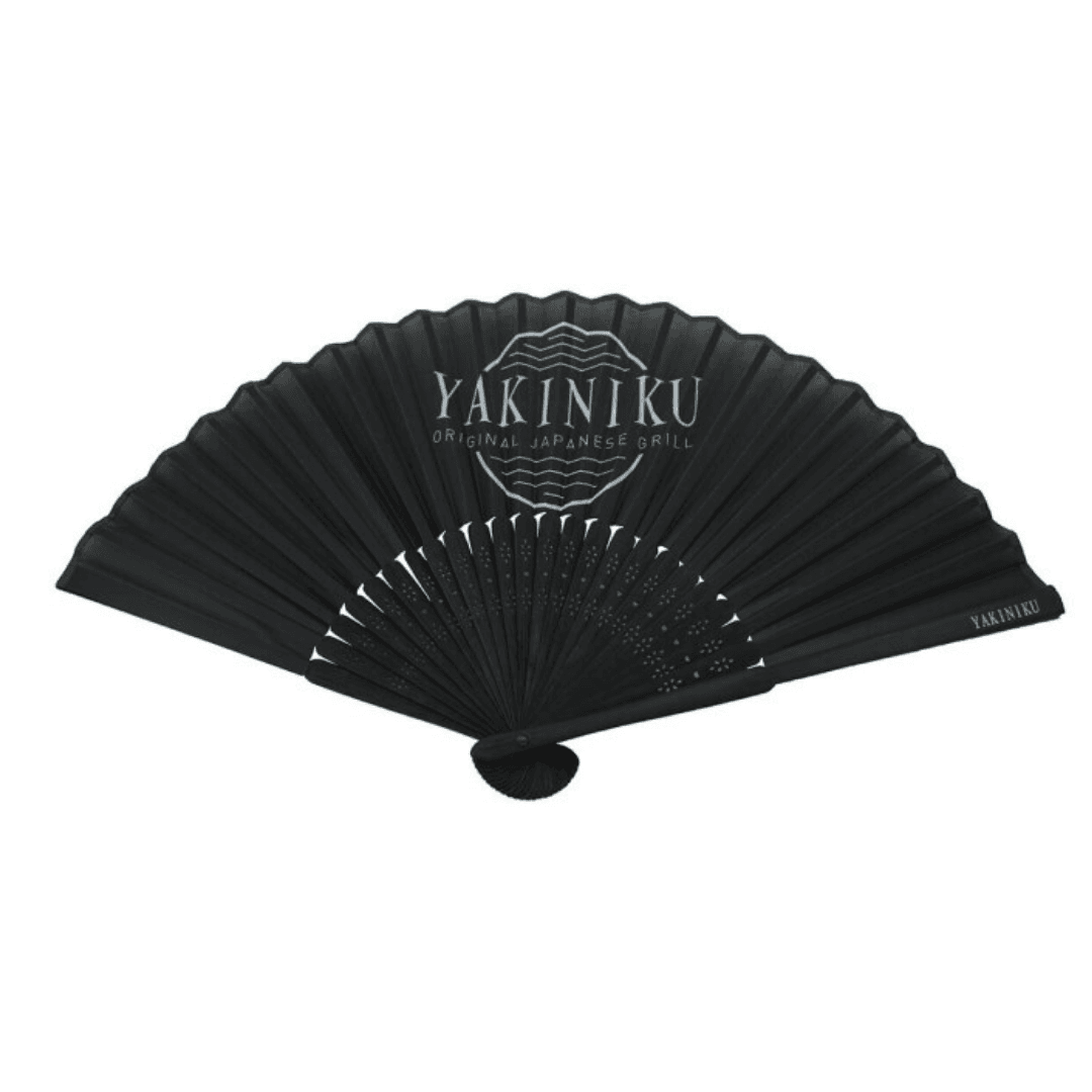 yakiniku handwaaier voor vuur zwart met logo